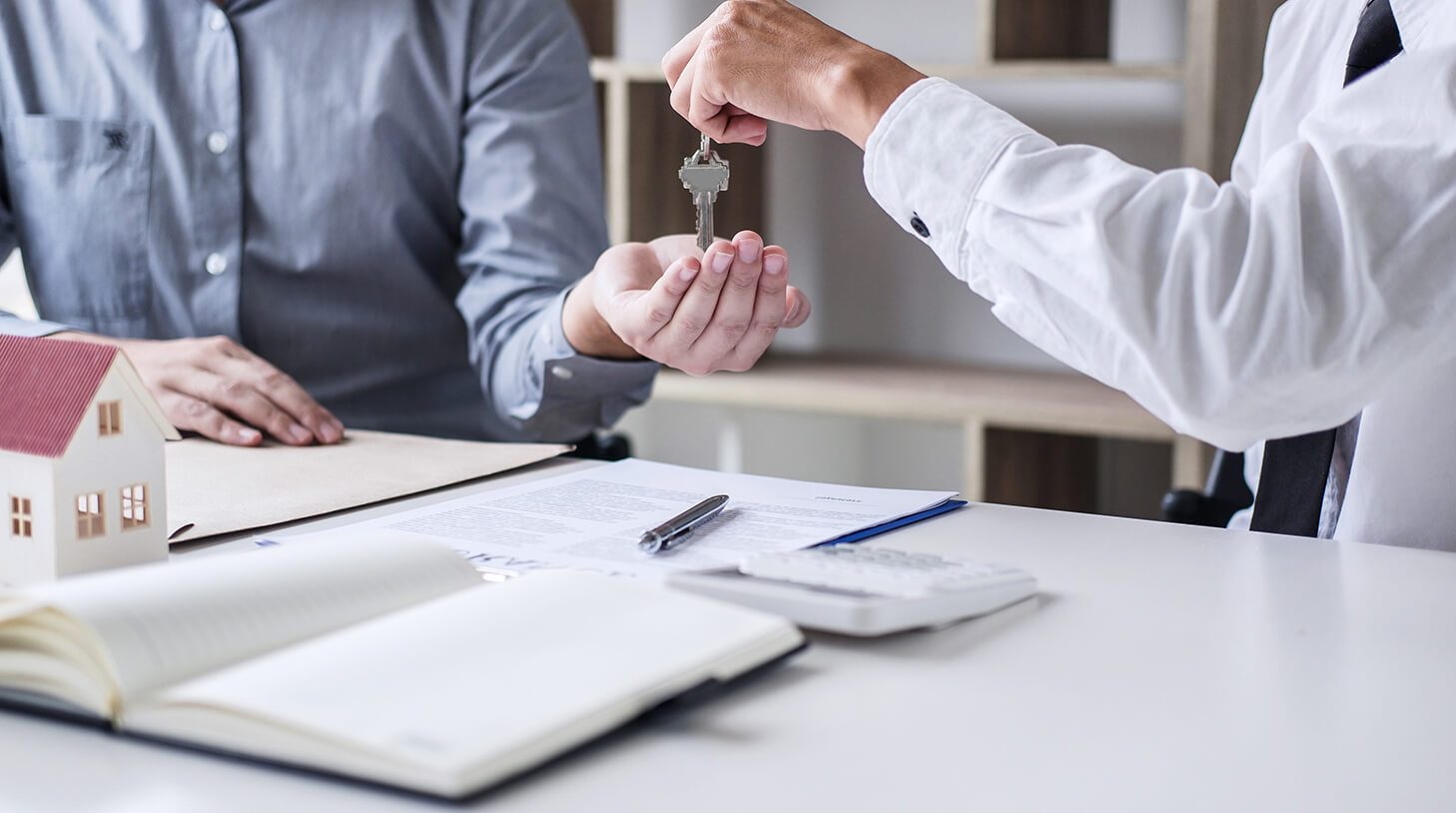 The Top Benefits of Working with a Local Real Estate Expert