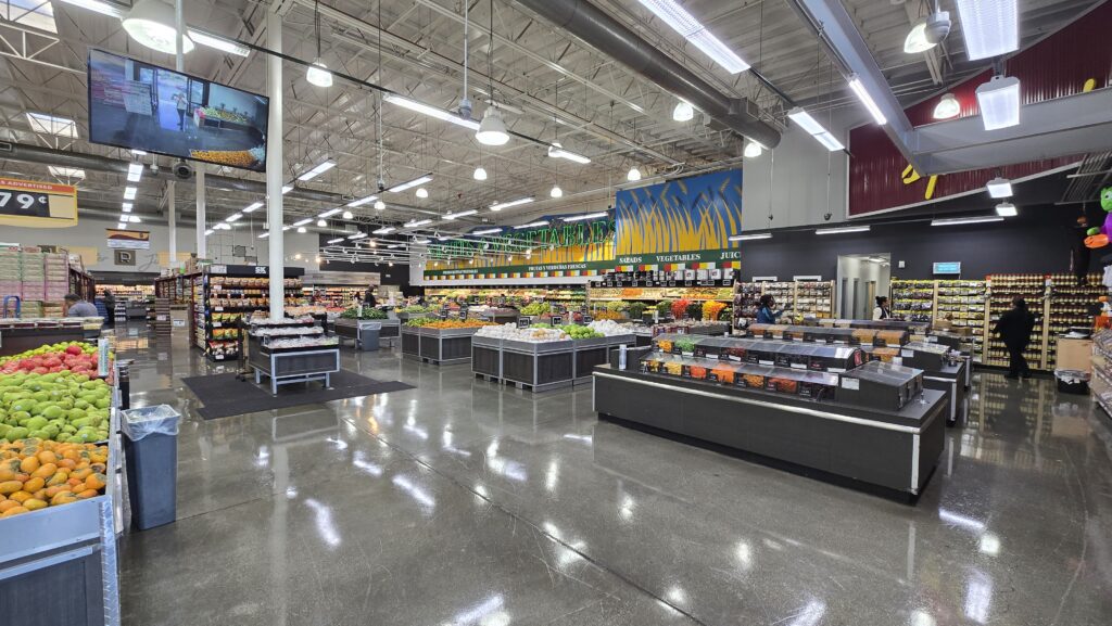 grocery store in altadena